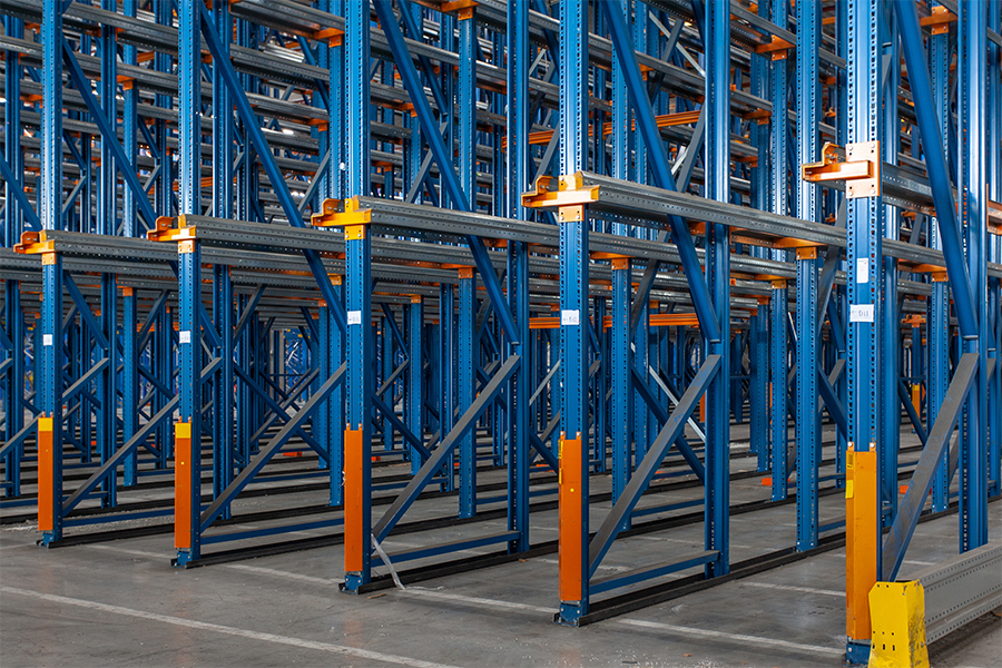 Mises à niveau coordonnées des équipements de soutien de l'entrepôt pour améliorer l'efficacité logistique globale
